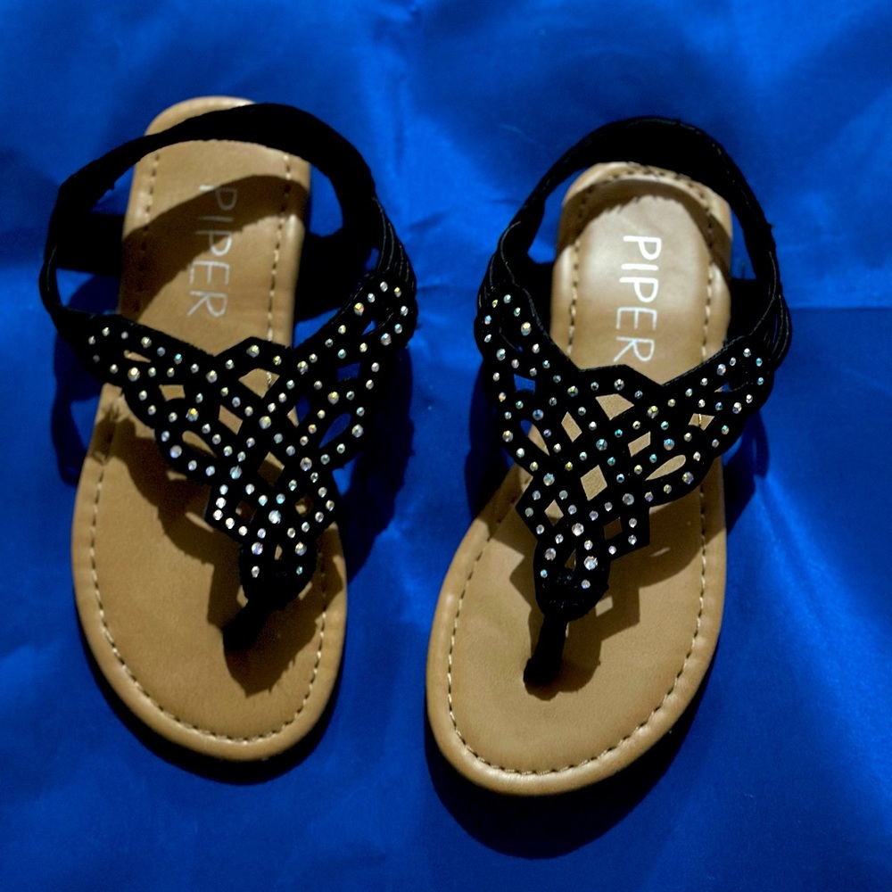 Black sandals size 8